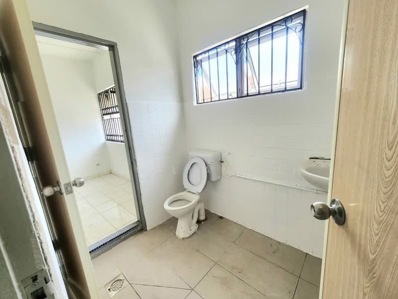 Rumah Teres 2 Tingkat untuk Dijual di SS2 (Petaling Jaya) - Siew Lian Loh - Bathroom - PropertyGuru.com.my