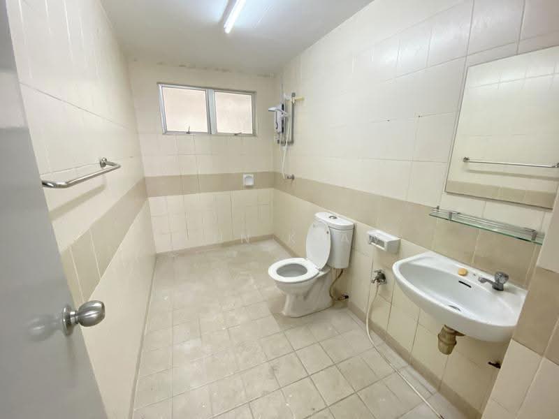 Condominium for Sale at Kinrara Mas - John Khaw - Bathroom - PropertyGuru.com.my