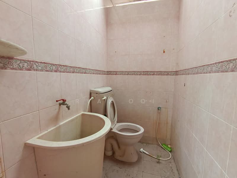 1-storey Terraced House for Sale in Simpang Empat (Kedah) - Ryan Ooi - Bathroom - PropertyGuru.com.my