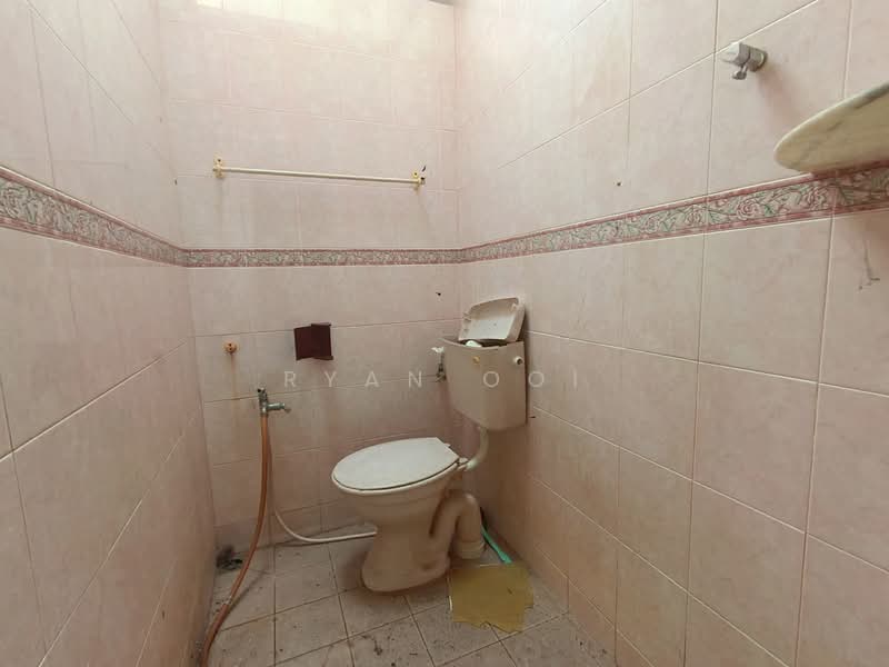 1-storey Terraced House for Sale in Simpang Empat (Kedah) - Ryan Ooi - Bathroom - PropertyGuru.com.my