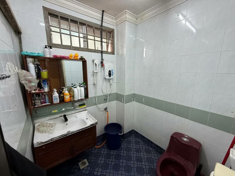 2-storey Terraced House for Sale in Taman Seri Orkid (Skudai) - Lui Lui - Bathroom - PropertyGuru.com.my