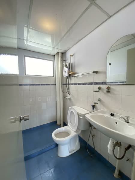 Pangsapuri untuk Dijual di Kenanga Apartments - John Khaw - Bathroom - PropertyGuru.com.my