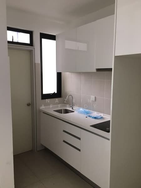 Servis Apartment untuk Dijual di i-Residence @ i-City - Nazrin Affendy - Kitchen - PropertyGuru.com.my