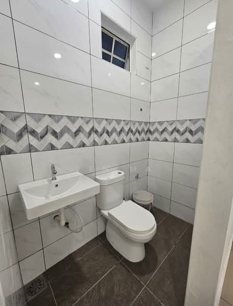 2-storey Terraced House for Sale in Taman Universiti (Skudai) - Yen Ma - Bathroom - PropertyGuru.com.my