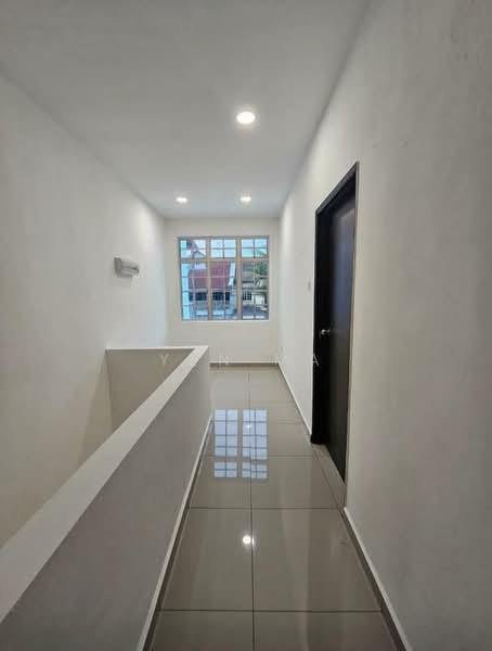 2-storey Terraced House for Sale in Taman Universiti (Skudai) - Yen Ma - Corridor - PropertyGuru.com.my
