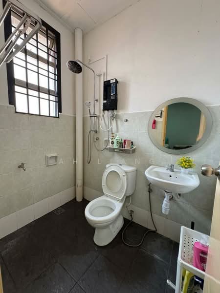 2-storey Terraced House for Sale in Taman Pulai Perdana (Kulai) - Ah Liang - Bathroom - PropertyGuru.com.my