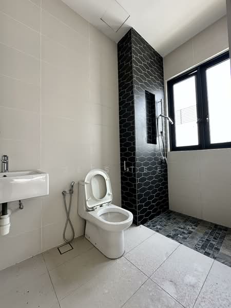 Bungalow for Sale in Shah Alam (Selangor) - Jess Tee - Bathroom - PropertyGuru.com.my