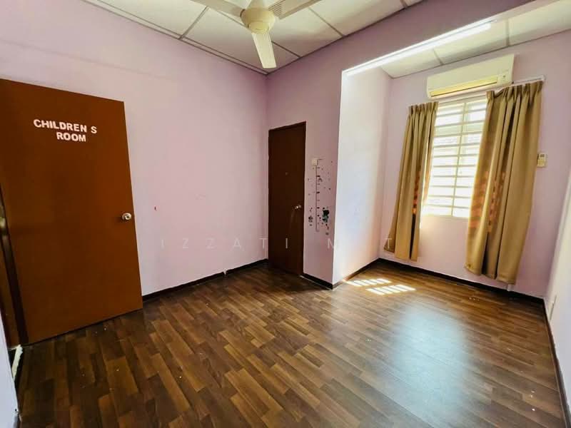 2-storey Terraced House for Sale in Taman Salak Perdana (Dengkil) - Izzati Mat - Bedroom - PropertyGuru.com.my