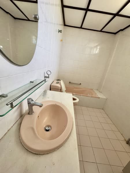 Kondominium untuk Disewa di Kondominium Sejahtera - KENNY TING - Bathroom - PropertyGuru.com.my