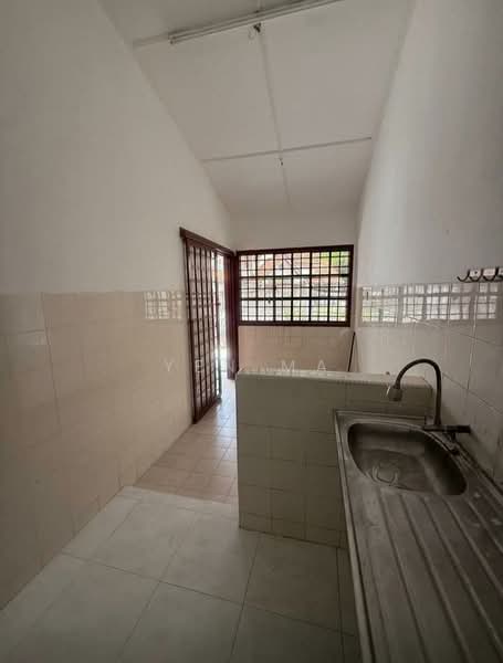 1.5-storey Terraced House for Sale in Taman Pelangi Indah (Ulu Tiram) - Yen Ma - Kitchen - PropertyGuru.com.my