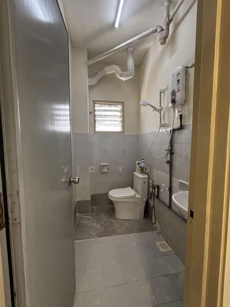 Pangsapuri untuk Disewa di Sri Kenanga - Vicky G. - Bathroom - PropertyGuru.com.my