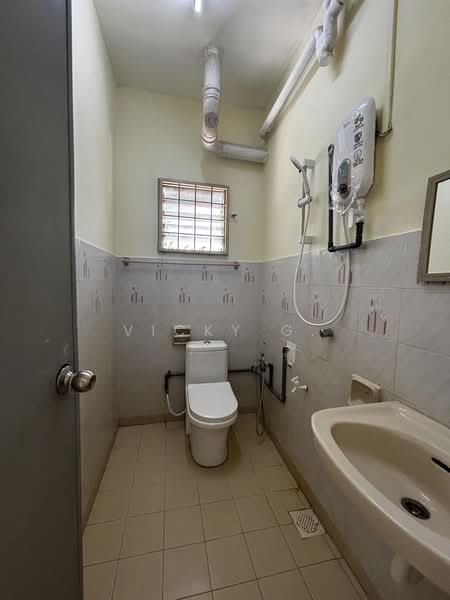 Pangsapuri untuk Disewa di Sri Kenanga - Vicky G. - Bathroom - PropertyGuru.com.my