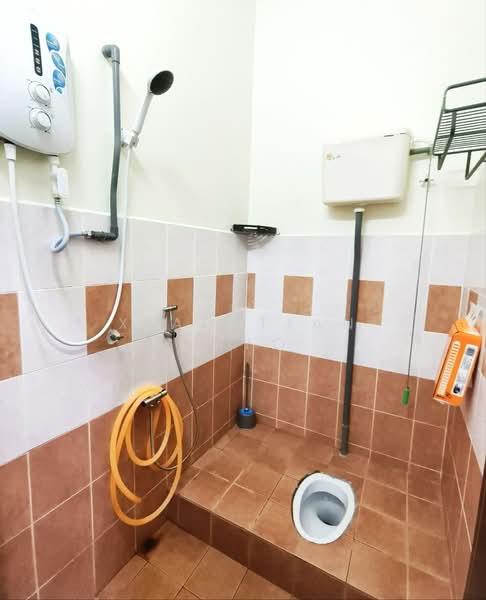 1-storey Terraced House for Rent in Kluang (Johor) - Xiao Tian Niyo - Bathroom - PropertyGuru.com.my