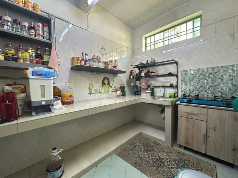 2-storey Terraced House for Sale in Taman Mount Austin (Tebrau) - Jeff Lee - Kitchen - PropertyGuru.com.my