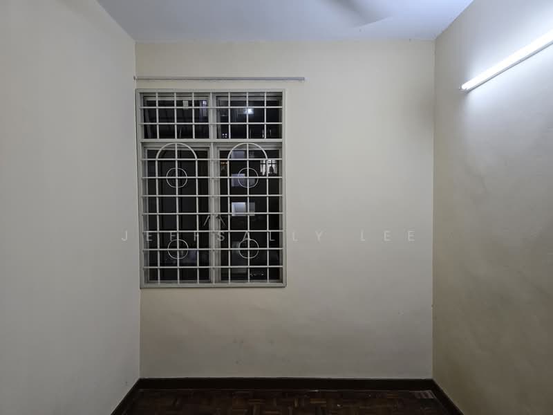 Apartment for Rent at Subang Perdana Goodyear Court 8 - JeffSally Lee - Bedroom - PropertyGuru.com.my