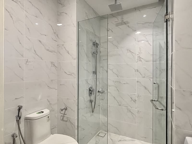 Servis Apartment untuk Disewa di Met 1 Residences - Pearl Ho - Bathroom - PropertyGuru.com.my