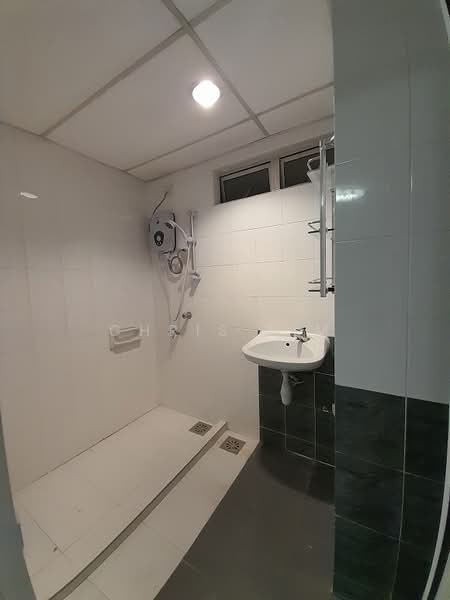 Kondominium untuk Dijual di Amadesa Resort Condominium - Chris Lim - Bathroom - PropertyGuru.com.my