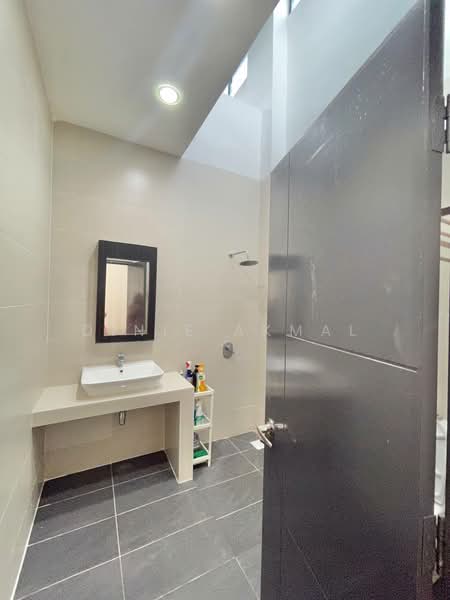 Bungalow for Sale in Shah Alam (Selangor) - Dinie Akmal - Bathroom - PropertyGuru.com.my
