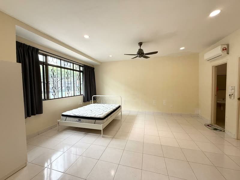 Rumah Teres 2 Tingkat untuk Disewa di Taman Mount Austin (Tebrau) - Daphne Lee - Bedroom - PropertyGuru.com.my
