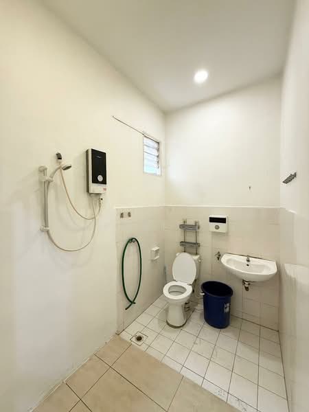 Rumah Teres 2 Tingkat untuk Disewa di Taman Mount Austin (Tebrau) - Daphne Lee - Bathroom - PropertyGuru.com.my