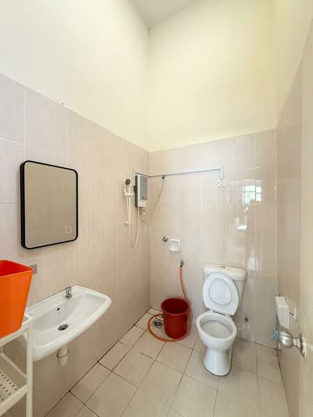 Rumah Teres 2 Tingkat untuk Disewa di Taman Mount Austin (Tebrau) - Daphne Lee - Bathroom - PropertyGuru.com.my