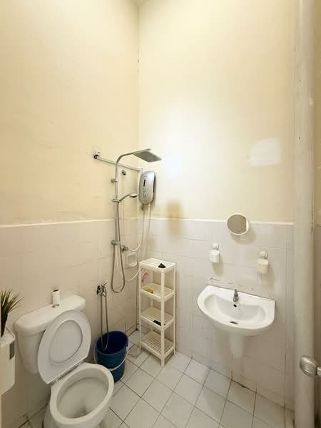 Rumah Teres 2 Tingkat untuk Disewa di Taman Mount Austin (Tebrau) - Daphne Lee - Bathroom - PropertyGuru.com.my