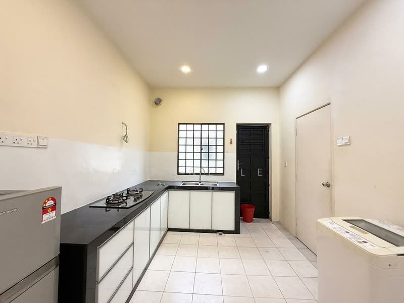 Rumah Teres 2 Tingkat untuk Disewa di Taman Mount Austin (Tebrau) - Daphne Lee - Kitchen - PropertyGuru.com.my