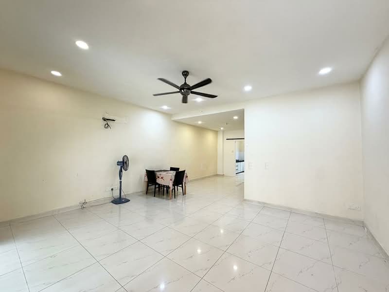 Rumah Teres 2 Tingkat untuk Disewa di Taman Mount Austin (Tebrau) - Daphne Lee - Living Room - PropertyGuru.com.my