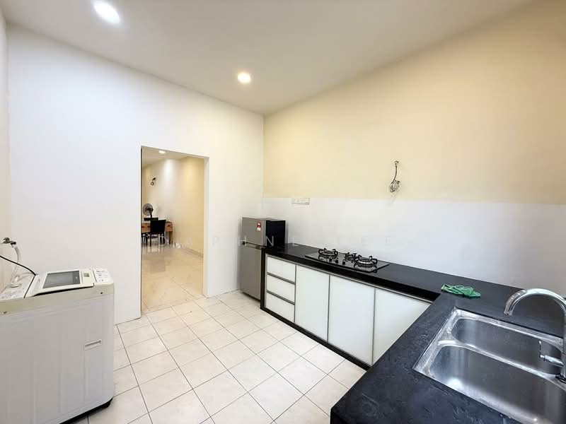 Rumah Teres 2 Tingkat untuk Disewa di Taman Mount Austin (Tebrau) - Daphne Lee - Kitchen - PropertyGuru.com.my