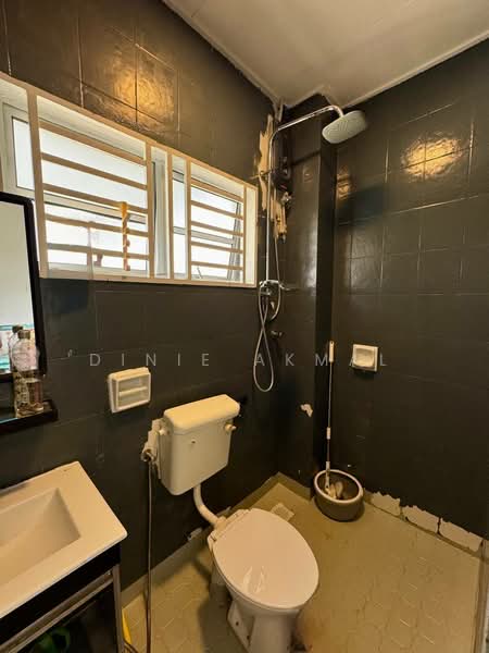 2.5-storey Terraced House for Sale in Ampang (Selangor) - Dinie Akmal - Bathroom - PropertyGuru.com.my