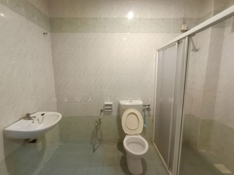 2-storey Terraced House for Sale in Nilai (Negeri Sembilan) - Hawa Ibrahim - Bathroom - PropertyGuru.com.my