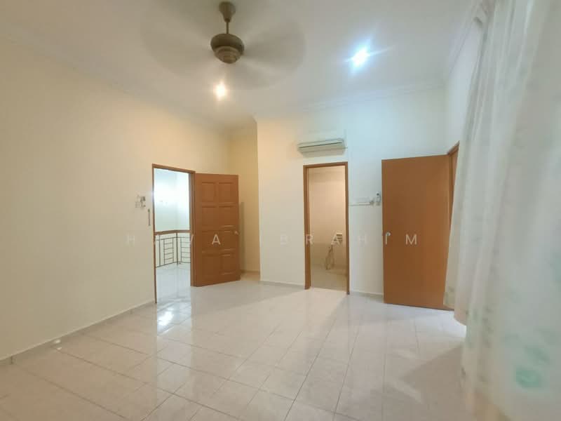2-storey Terraced House for Sale in Nilai (Negeri Sembilan) - Hawa Ibrahim - Living Room - PropertyGuru.com.my