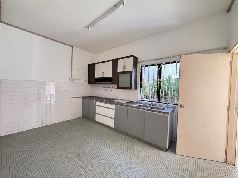 Semi-Detached House for Sale in Taman Nong Chik (Johor Bahru) - Ong Lih Shyan - Kitchen - PropertyGuru.com.my