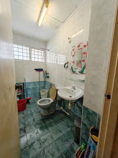 Rumah Berkembar untuk Dijual di Bandar Bukit Puchong 2 (Puchong) - Evan Goh - Bathroom - PropertyGuru.com.my