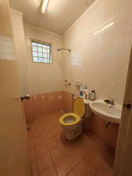 Rumah Berkembar untuk Dijual di Bandar Bukit Puchong 2 (Puchong) - Evan Goh - Bathroom - PropertyGuru.com.my