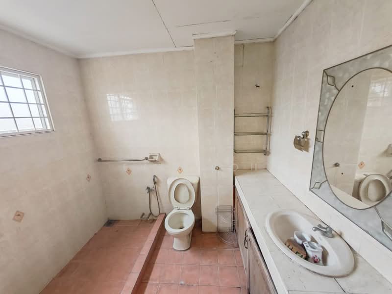 Rumah Berkembar untuk Dijual di Bandar Bukit Puchong 2 (Puchong) - Evan Goh - Bathroom - PropertyGuru.com.my