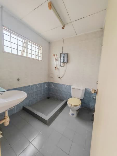 Rumah Berkembar untuk Dijual di Bandar Bukit Puchong 2 (Puchong) - Evan Goh - Bathroom - PropertyGuru.com.my