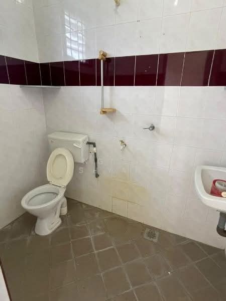 2-storey Terraced House for Sale in Taman Pontian Jaya (Pontian) - Ong Lih Shyan - Bathroom - PropertyGuru.com.my