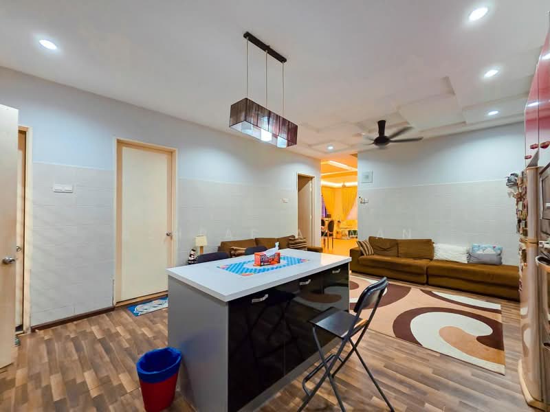Rumah Berkembar untuk Dijual di Bandar Nusaputra (Puchong) - Ashraf Azwan - Living Room - PropertyGuru.com.my