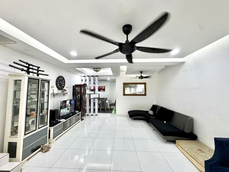 2-storey Terraced House for Sale in Taman Pendamar Indah 2 (Klang) - Ashraf Azwan - Living Room - PropertyGuru.com.my