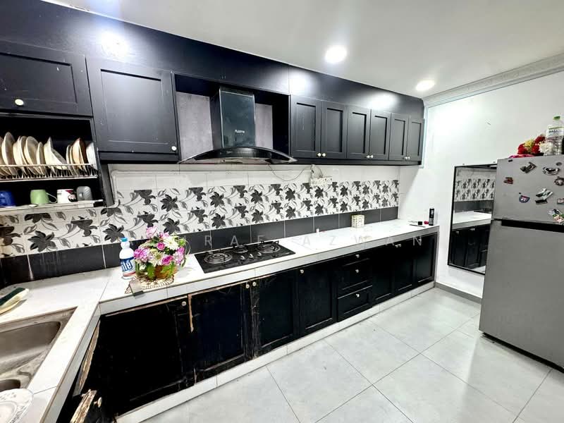 2-storey Terraced House for Sale in Taman Pendamar Indah 2 (Klang) - Ashraf Azwan - Kitchen - PropertyGuru.com.my