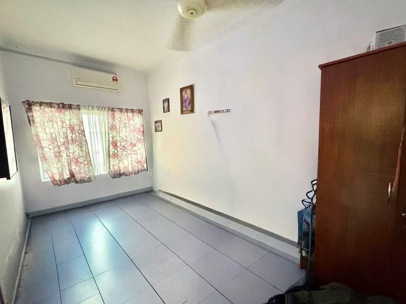2-storey Terraced House for Sale in Taman Pendamar Indah 2 (Klang) - Ashraf Azwan - Bedroom - PropertyGuru.com.my
