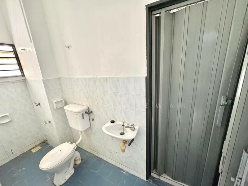 2-storey Terraced House for Sale in Taman Pendamar Indah 2 (Klang) - Ashraf Azwan - Bathroom - PropertyGuru.com.my