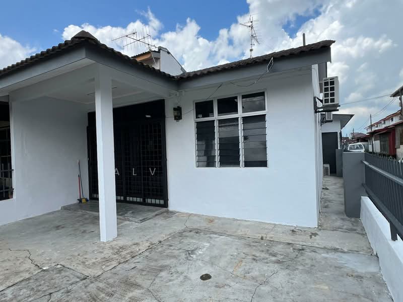 Rumah Teres 1 Tingkat untuk Dijual di Pekan Nanas (Johor) - Alviss Tay - Exterior - PropertyGuru.com.my