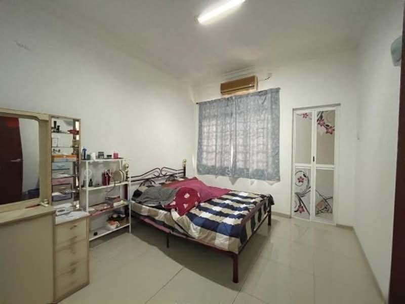 2-storey Terraced House for Sale in Taman Skudai Baru (Skudai) - Ong Lih Shyan - Bedroom - PropertyGuru.com.my