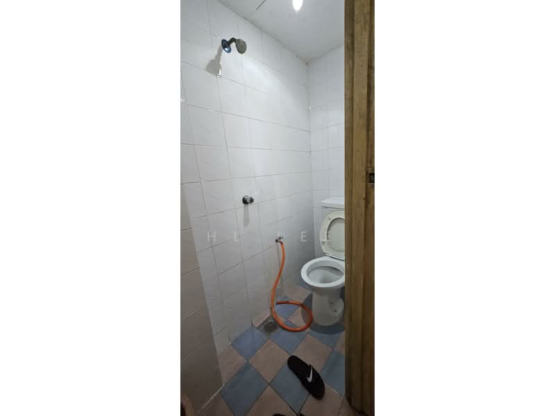 Condominium for Sale at Idaman Putera - HL Lee - Bathroom - PropertyGuru.com.my