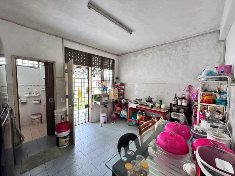 2-storey Terraced House for Sale in Taman Puteri Wangsa (Ulu Tiram) - Ong Lih Shyan - Kitchen - PropertyGuru.com.my
