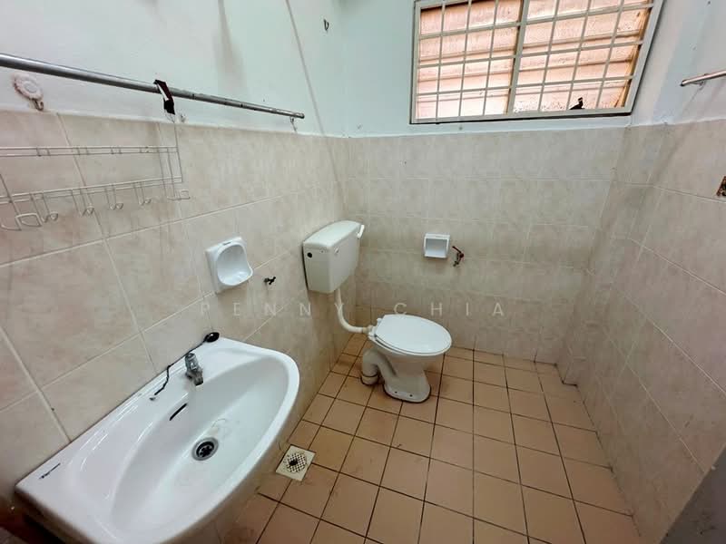 Pangsapuri untuk Dijual di Tropika Apartment - Penny Chia - Bathroom - PropertyGuru.com.my