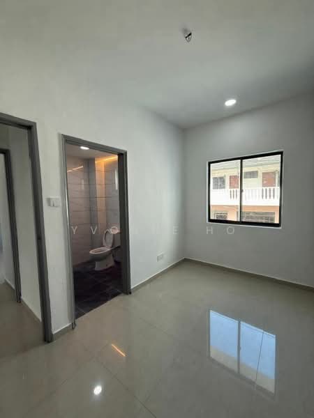 Rumah Teres 2 Tingkat untuk Dijual di Johor Bahru (Johor) - Yvonne Ho - Bathroom - PropertyGuru.com.my