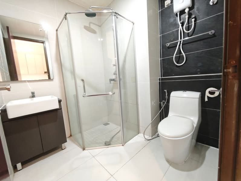 Condominium for Rent at Amberside @ Country Garden Danga Bay - Jin Teok - Bathroom - PropertyGuru.com.my